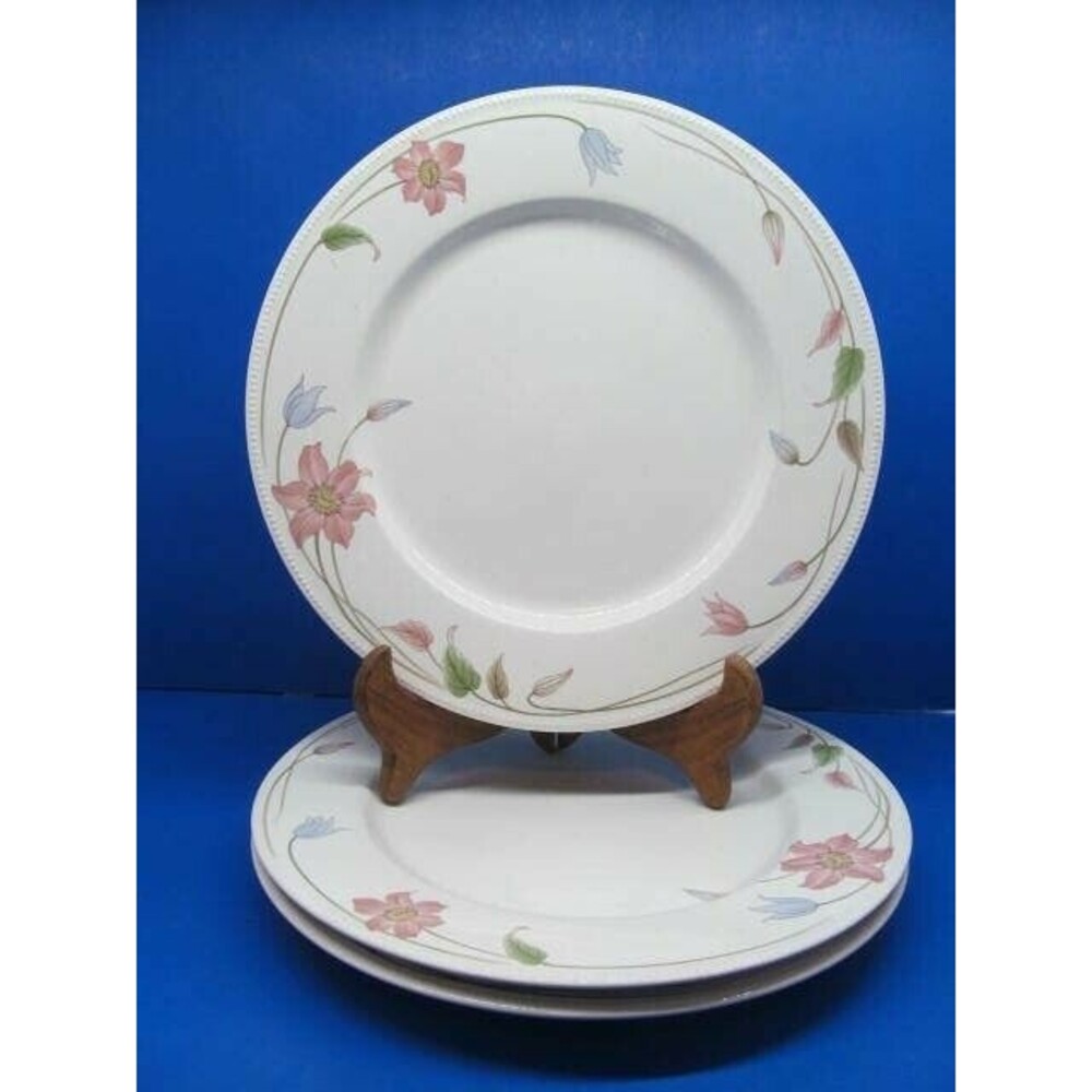 Mikasa Satin Ivory  Hyde Park 10 3/4" Beaded Rim Dinner Plates Bundle of 3